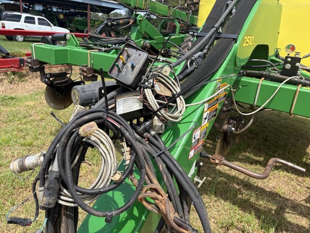 Image of John Deere 2510L equipment image 1