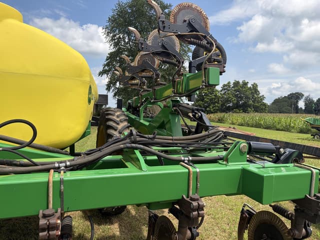 Image of John Deere 2510L equipment image 4