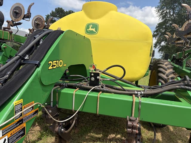 Image of John Deere 2510L equipment image 3