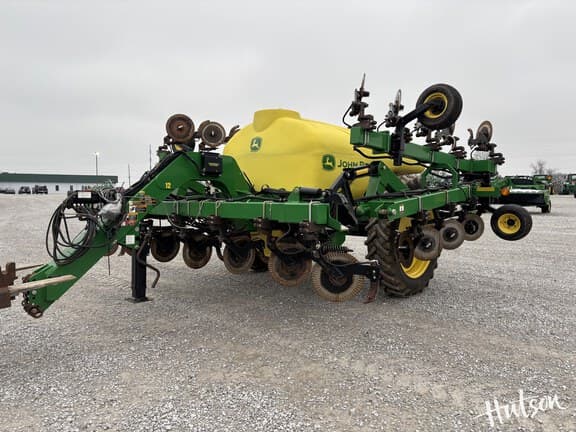 Image of John Deere 2510L equipment image 1