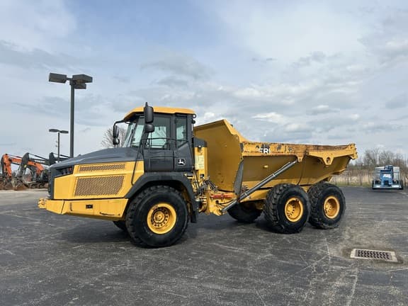 Image of John Deere 260E Primary image