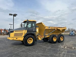 2018 John Deere 260E Image