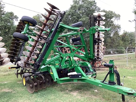 Image of John Deere 2633 equipment image 1