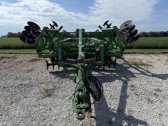 Image of John Deere 2730 equipment image 1