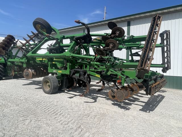 Image of John Deere 2730 equipment image 2