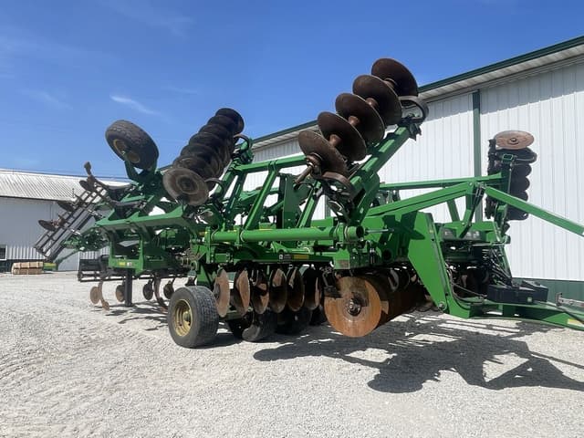 Image of John Deere 2730 equipment image 1