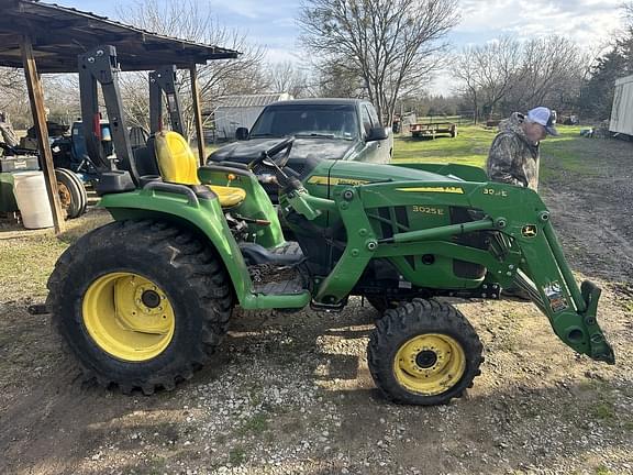 Image of John Deere 3025E equipment image 4