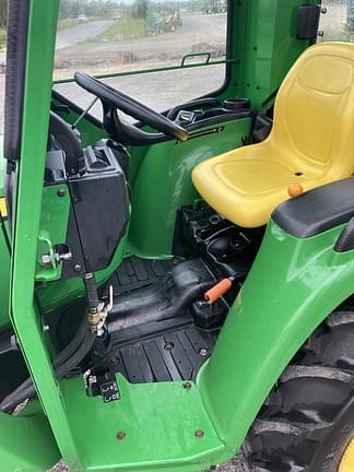 Image of John Deere 3025E equipment image 4