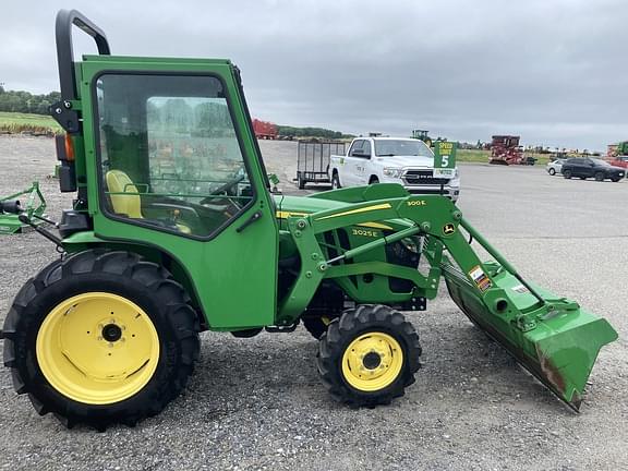 Image of John Deere 3025E equipment image 2