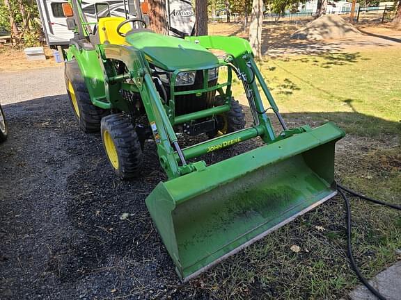 Image of John Deere 3025E equipment image 3