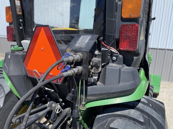 Image of John Deere 3025E equipment image 3