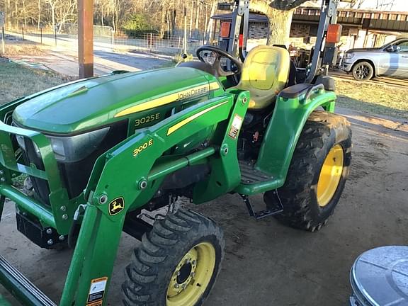 Image of John Deere 3025E equipment image 2