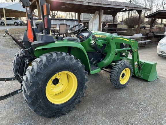 Image of John Deere 3025E equipment image 4