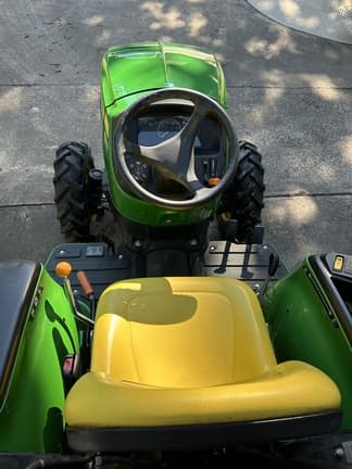 Image of John Deere 3025E equipment image 4
