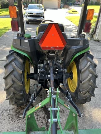 Image of John Deere 3025E equipment image 3