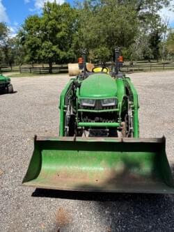Image of John Deere 3025E equipment image 2