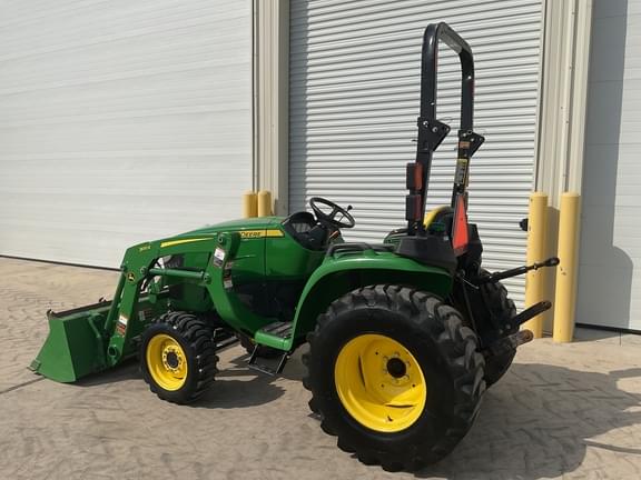 Image of John Deere 3025E equipment image 2