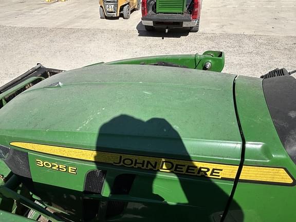 Image of John Deere 3025E equipment image 4