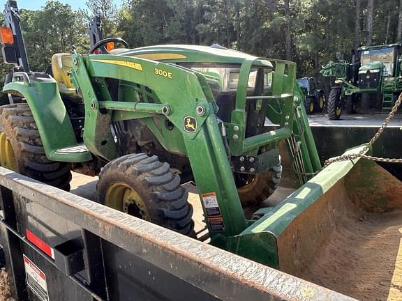 Image of John Deere 3025E equipment image 2