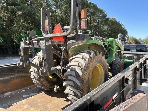 Image of John Deere 3025E equipment image 3