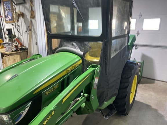 Image of John Deere 3025E equipment image 1