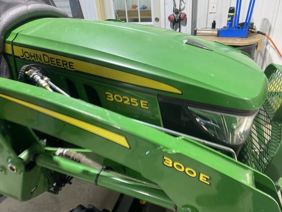 Image of John Deere 3025E equipment image 3