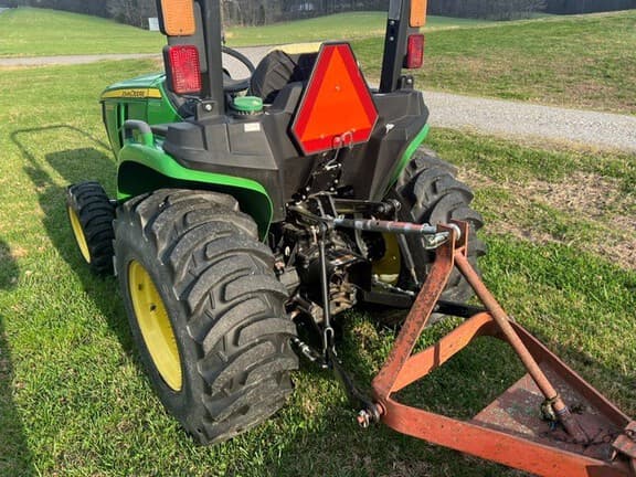 Image of John Deere 3025E equipment image 2
