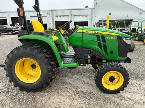 2018 John Deere 3025E Equipment Image0