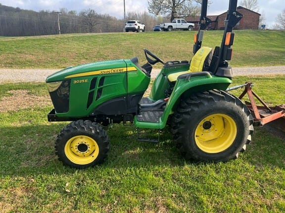 2018 John Deere 3025E Equipment Image0