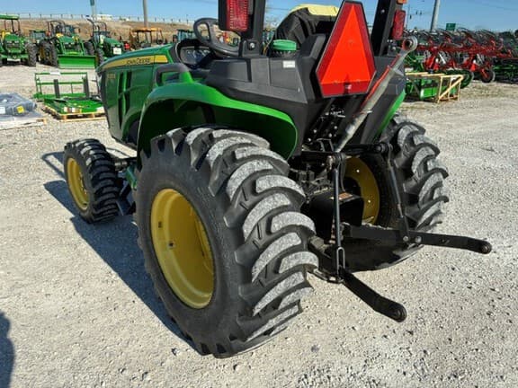 Image of John Deere 3025E equipment image 4