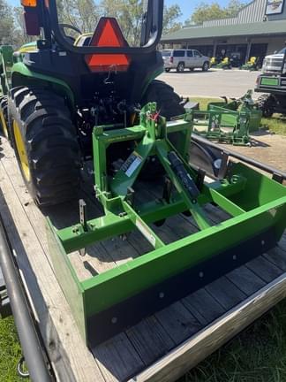 Image of John Deere 3025E equipment image 4