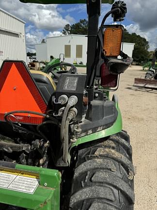 Image of John Deere 3032E equipment image 1