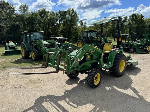 Image of John Deere 3032E equipment image 3