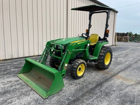 Main image John Deere 3032E