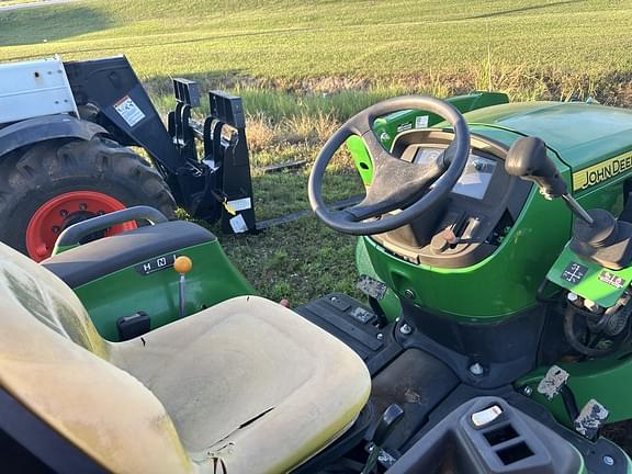 Image of John Deere 3032E equipment image 3