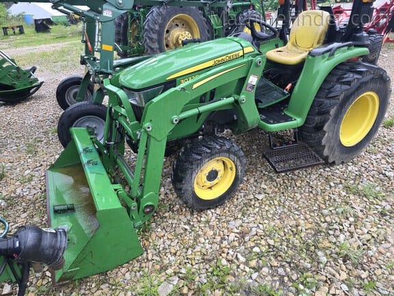 2018 John Deere 3032E Equipment Image0