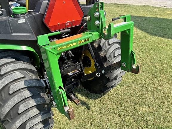 Image of John Deere 3032E equipment image 4