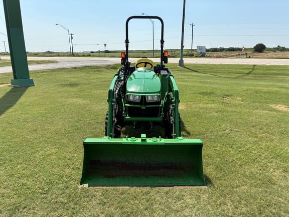 Image of John Deere 3032E equipment image 1