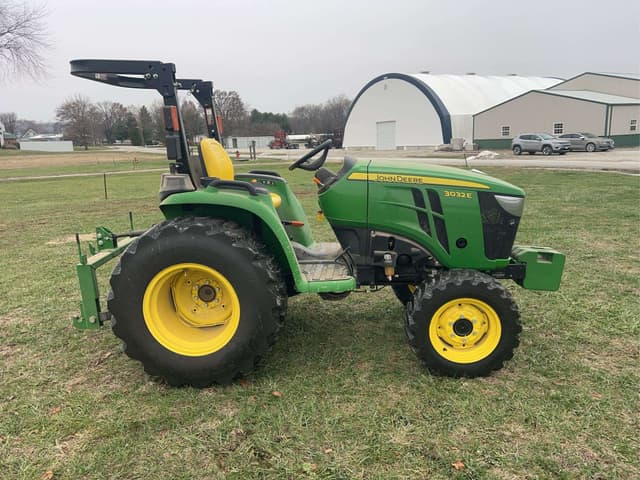 Image of John Deere 3032E equipment image 3
