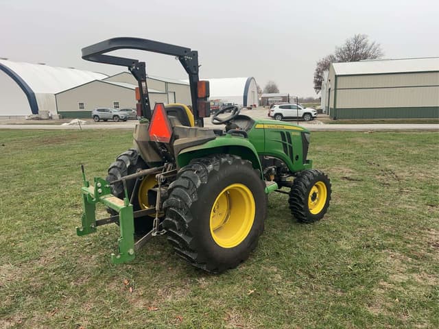 Image of John Deere 3032E equipment image 4