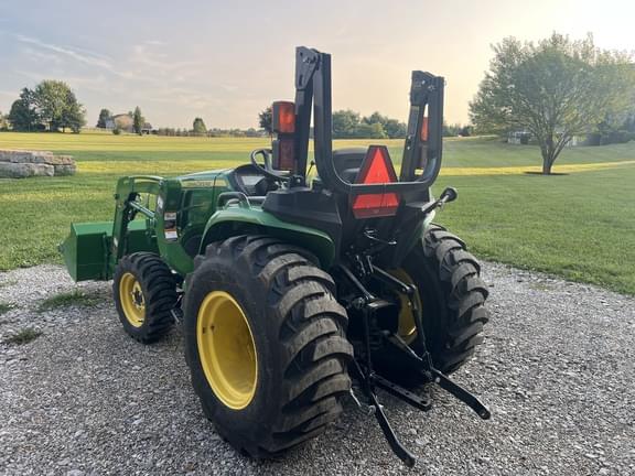 Image of John Deere 3032E equipment image 1