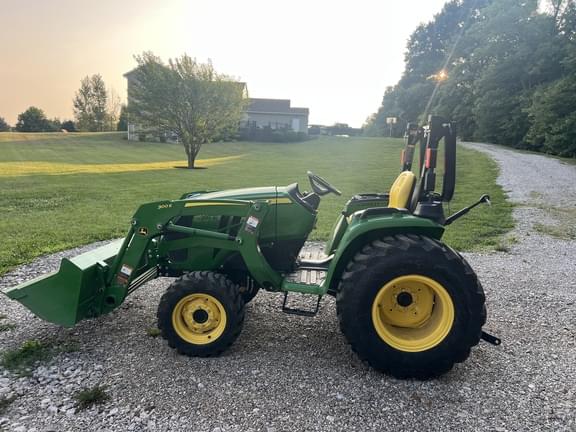Image of John Deere 3032E equipment image 2