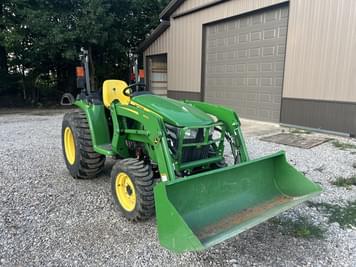 Main image John Deere 3032E