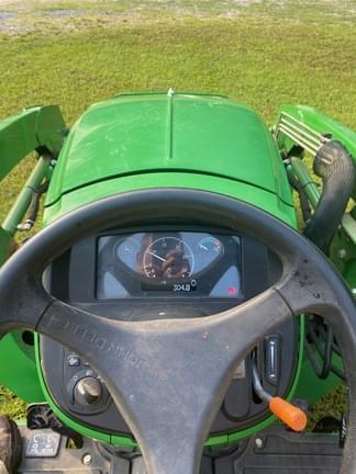 Image of John Deere 3032E equipment image 2