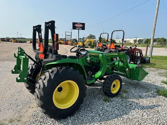 Image of John Deere 3032E equipment image 4