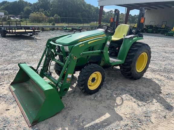 2018 John Deere 3032E Equipment Image0