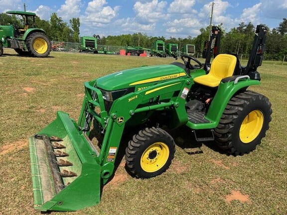 Main image John Deere 3032E