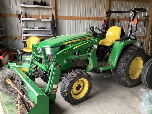 Image of John Deere 3032E equipment image 2