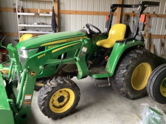 Image of John Deere 3032E equipment image 3