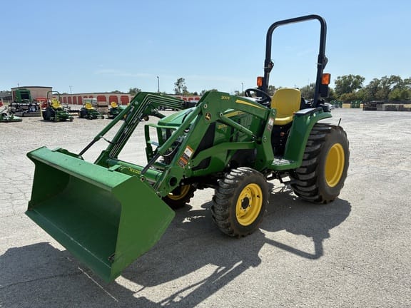 2018 John Deere 3032E Equipment Image0
